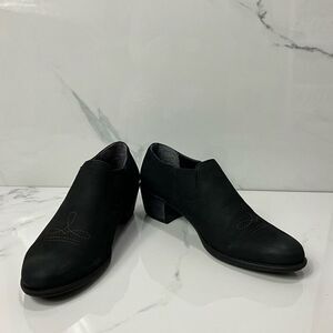 MUNRO Black Leather Ankle Booties